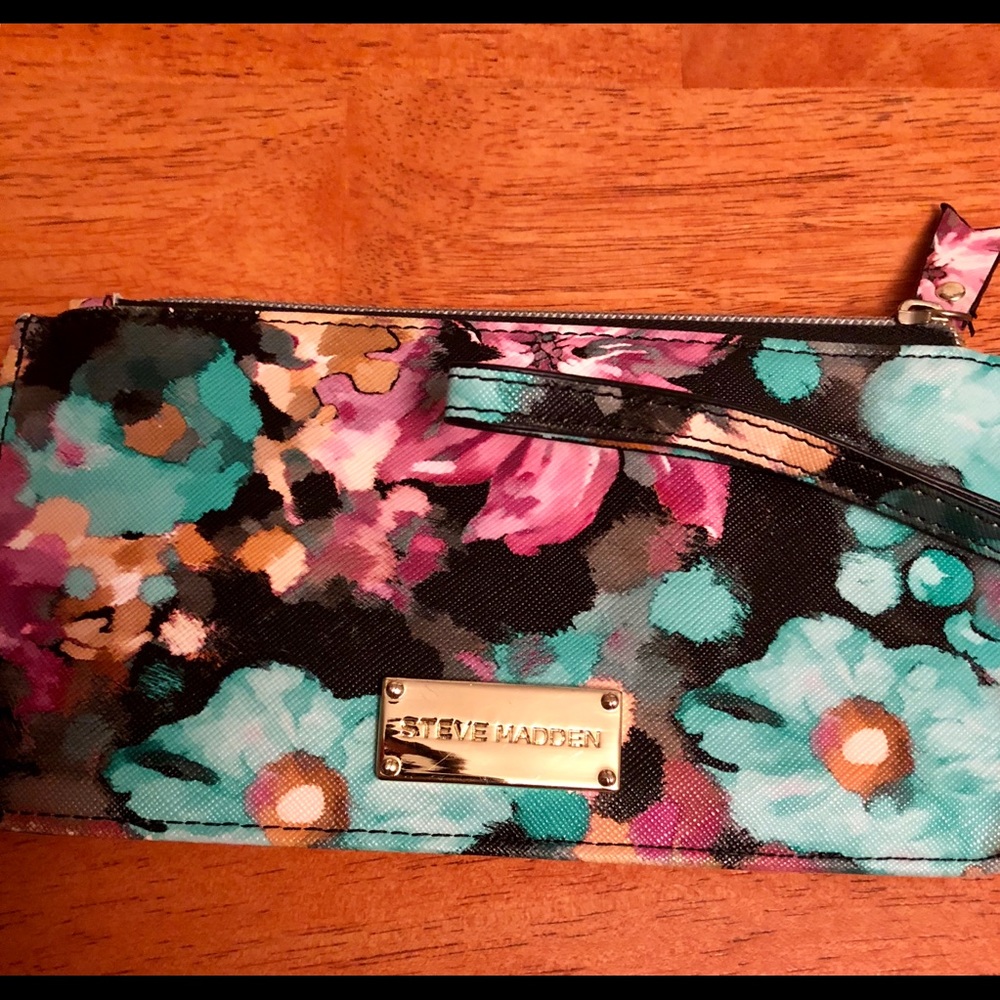 Steve Madden wristlet wallet
